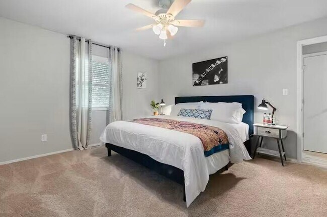 Building Photo - 15 Churchill Dr