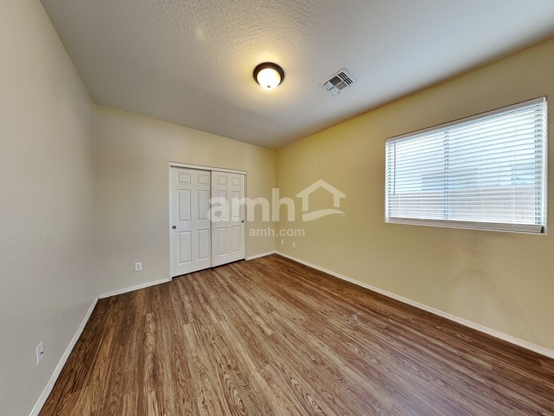 Building Photo - 8220 W Forest Grove Ave