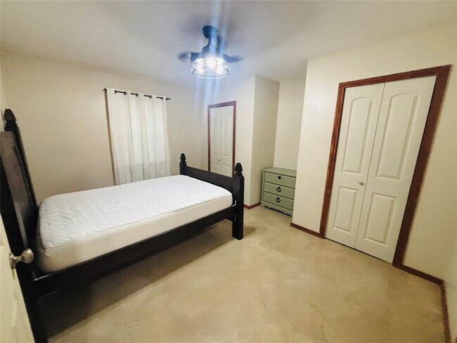 Building Photo - 189 Road Runner Ln