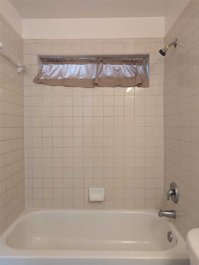 Building Photo - 5618 Savannah Woods Ln