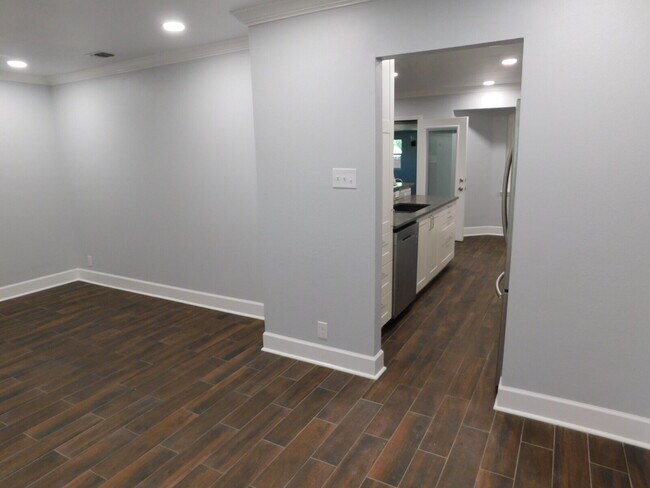 Building Photo - 3606 Lakefield St