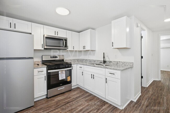 Building Photo - 377 Tuttle Ave