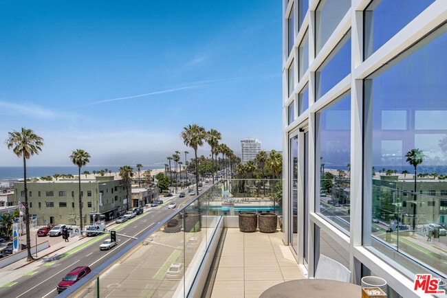 Building Photo - 1705 Ocean Ave