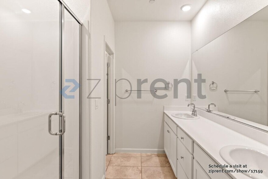 Building Photo - 25390 Parklane Dr