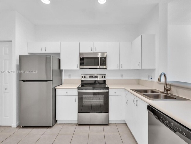 Building Photo - 3873 Tree Top Dr