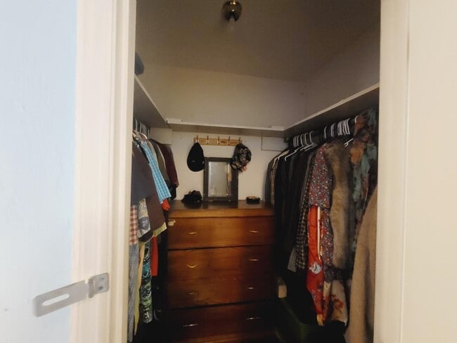 Building Photo - 1121 Bennett St