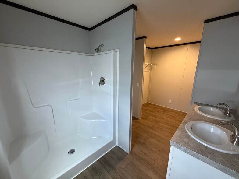 Building Photo - 122 Prairie Dr