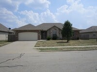 Building Photo - Beautiful 3 Bedroom Home in Gated Neighborhood!