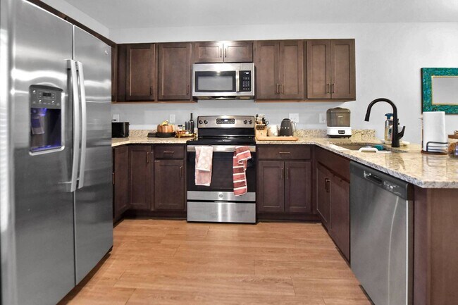 Building Photo - Pet Friendly Two Bedroom!