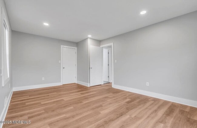 Building Photo - 2300 Oak Knoll Dr