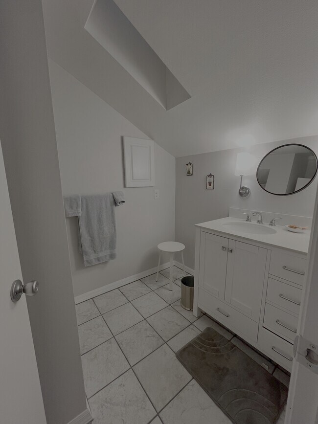 Building Photo - 1924 Westminster Cir