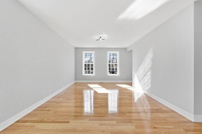 Building Photo - 4 Barrows Rd