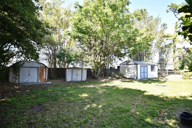 Building Photo - 7033 Easter St