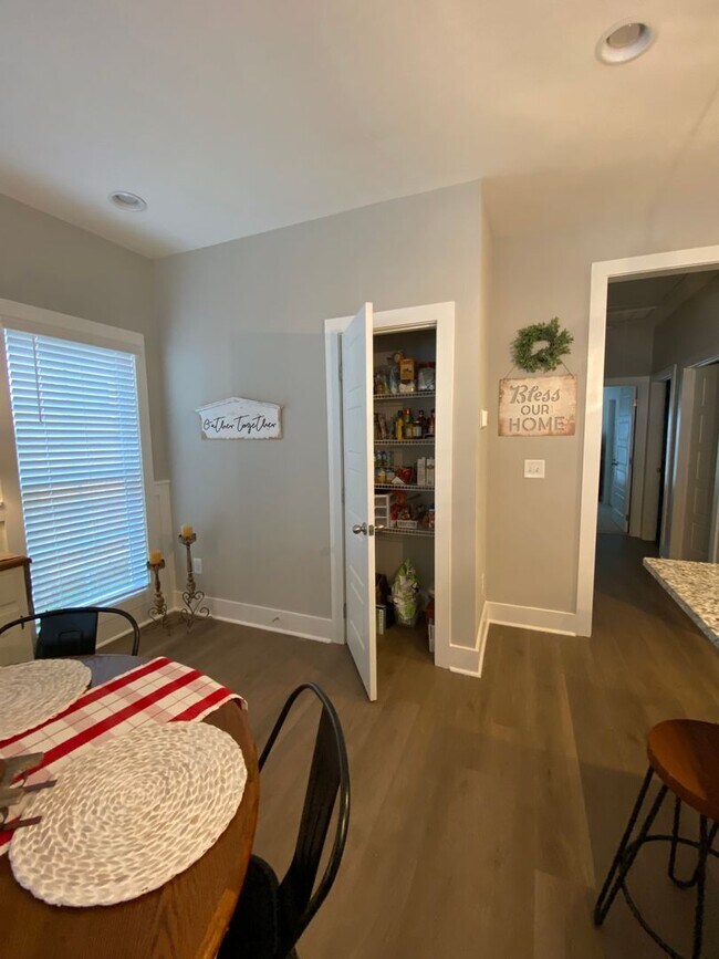 Building Photo - Fox Run Village Duette with Amenities