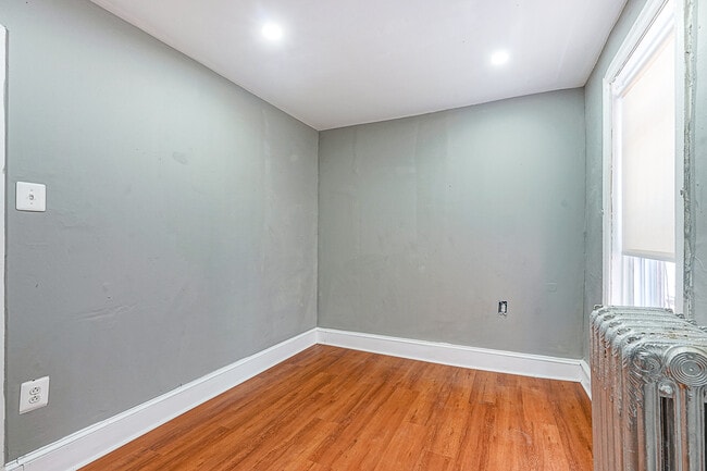 Building Photo - 510 S 48th St