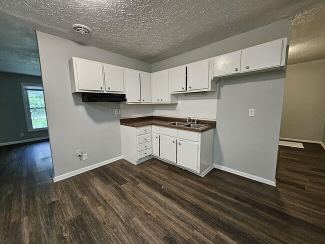 Building Photo - 6602 Lennington Dr