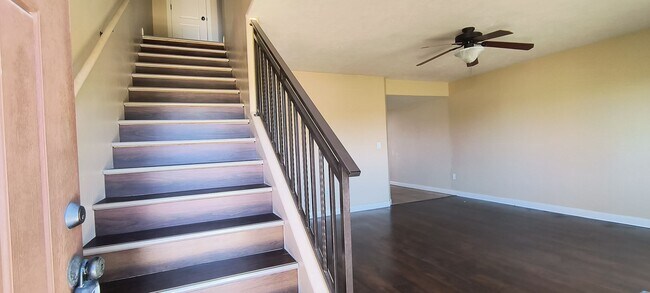 Building Photo - 3 bedroom 2.5 bath in Cedar Park right by IHC hospital.