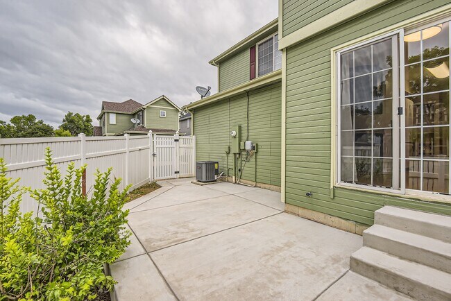 Building Photo - 1642 S Buckley Way
