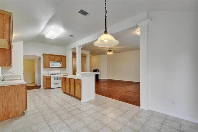 Building Photo - 2624 Century Park Blvd