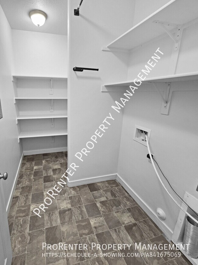 Building Photo - 1152 W Beacon Way