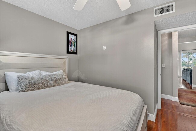 Building Photo - 301 SW 158th Terrace