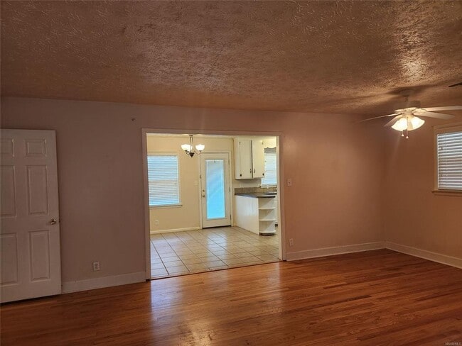 Building Photo - 606 Fairview Ave