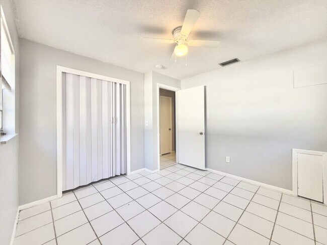 Building Photo - 972 San Christopher Dr