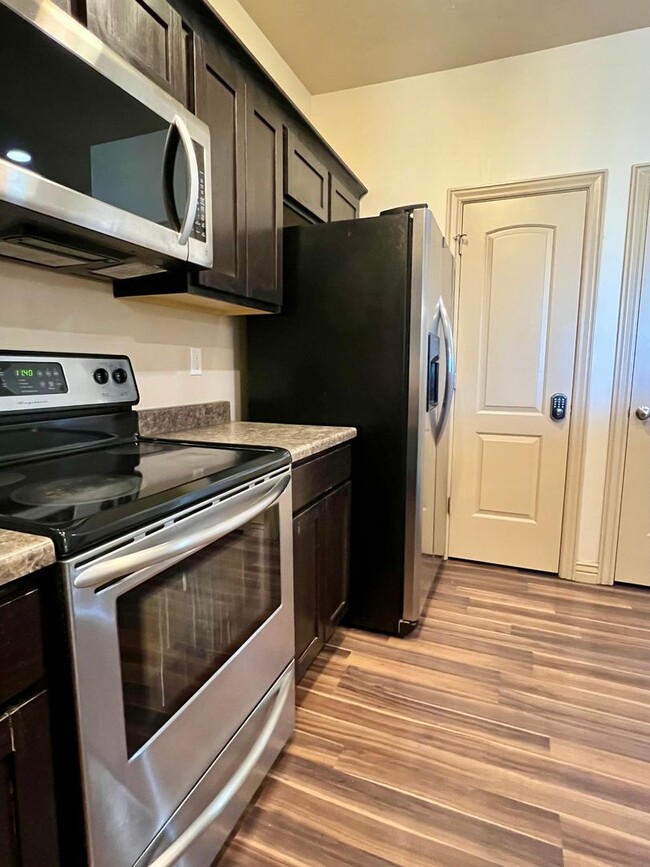 Building Photo - PRICE REDUCED:  LG 4-BED TOWNHOUSE NOW $1,995