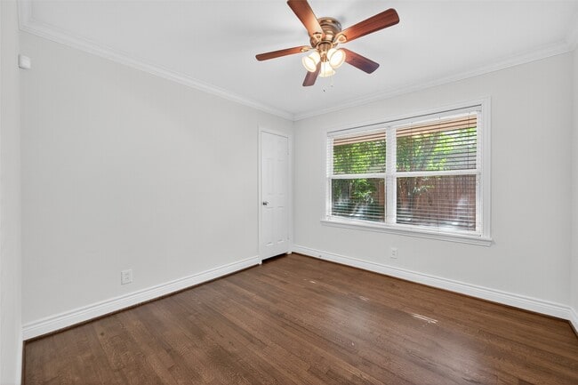 Building Photo - 5111 Creekbend Dr