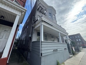 Building Photo - 355 Madison St