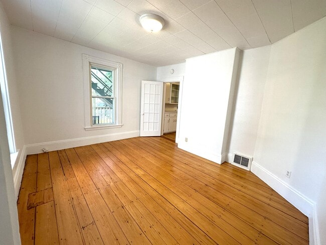 Building Photo - 30 Hall St