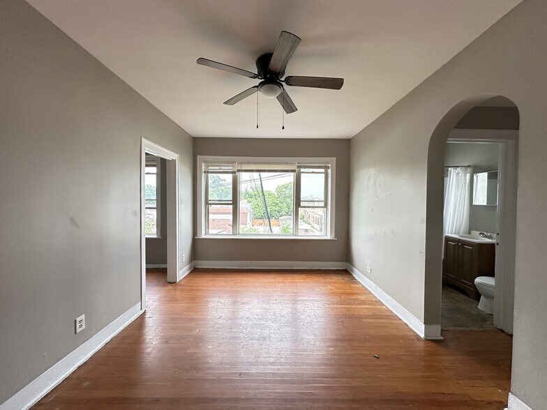 Building Photo - 6710 S Claremont Ave