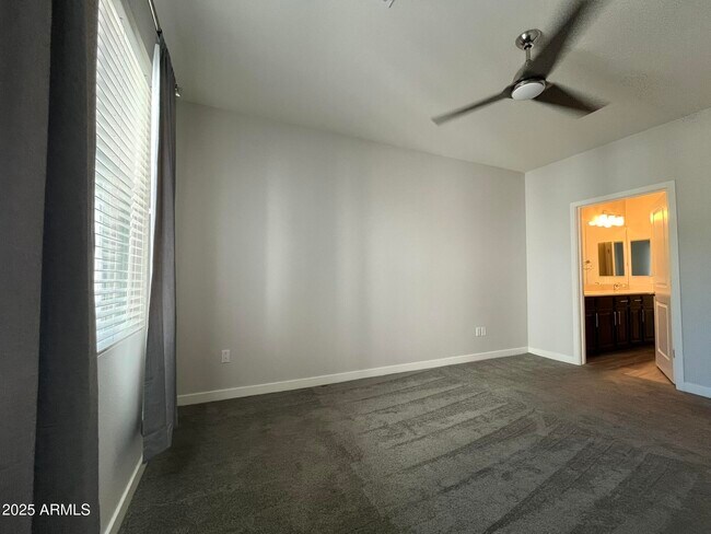 Building Photo - 2511 W Queen Creek Rd