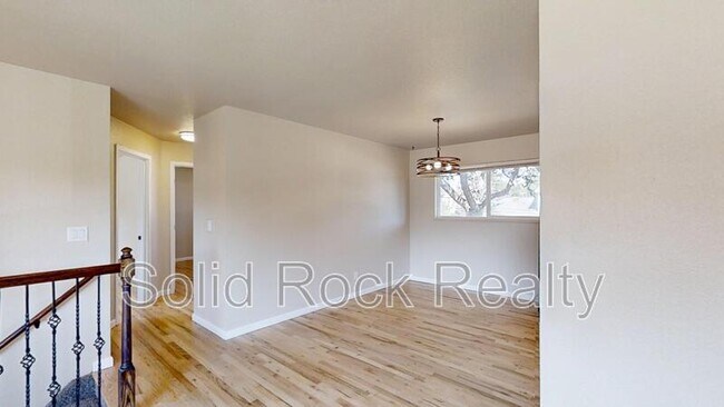 Building Photo - 1618 Shasta Dr