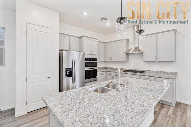 Building Photo - 11828 Black Canary Ave