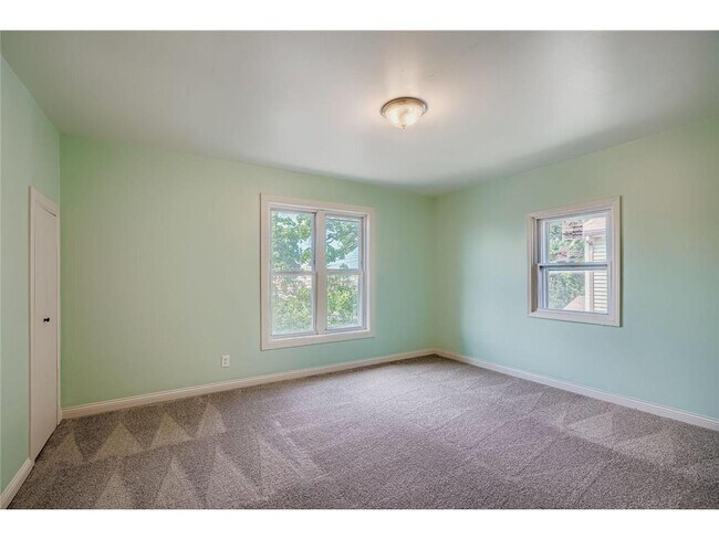 Building Photo - 610 Fairview Ave N