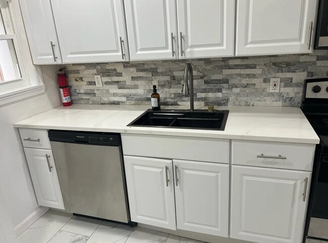 Building Photo - 1918 N 6th St