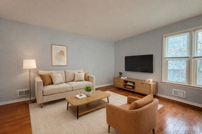 Building Photo - 6 Allison Dr