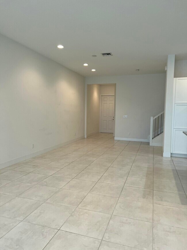 Building Photo - 4928 Pointe Midtown Way