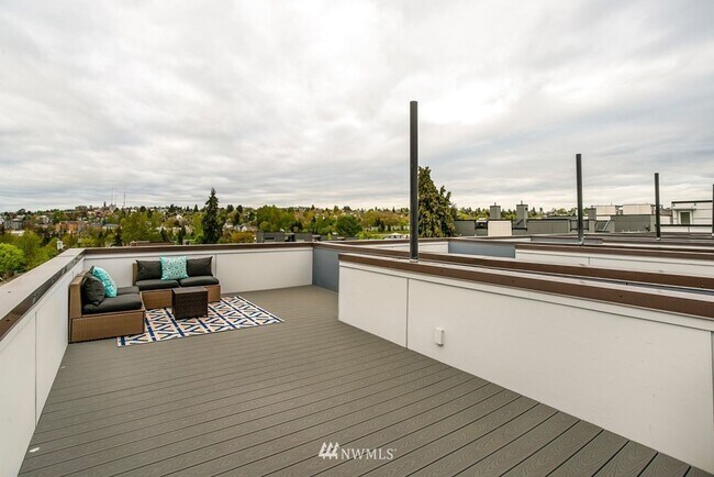 Building Photo - Beacon Hill Living: Contemporary Townhome ...