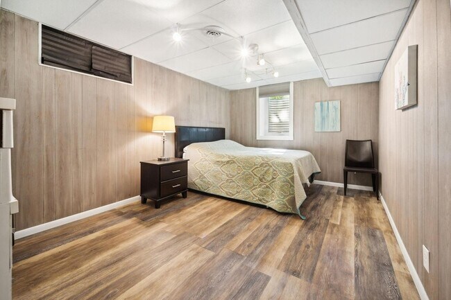 Building Photo - 10527 Morgan Ave S