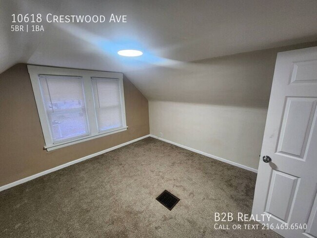 Building Photo - 10618 Crestwood Ave