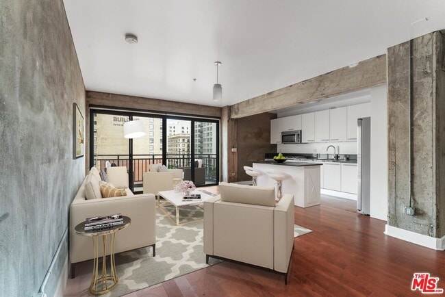 Building Photo - 416 S Spring St