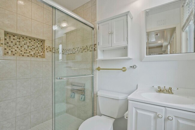 Building Photo - North Arlington 4 BR 5.5 BA Home