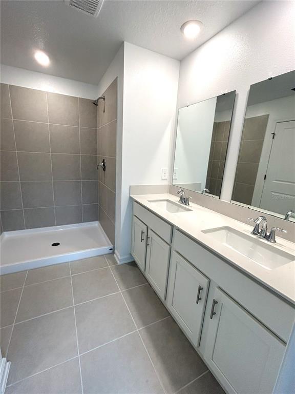 Building Photo - 5683 Ficus Aurea St