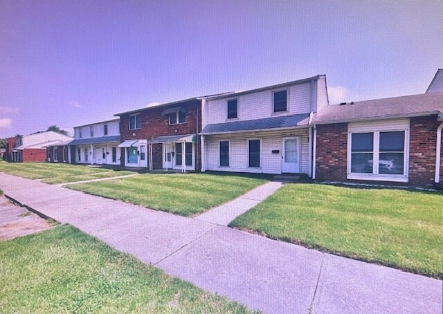 External Front View - 3809 Biscayne Rd