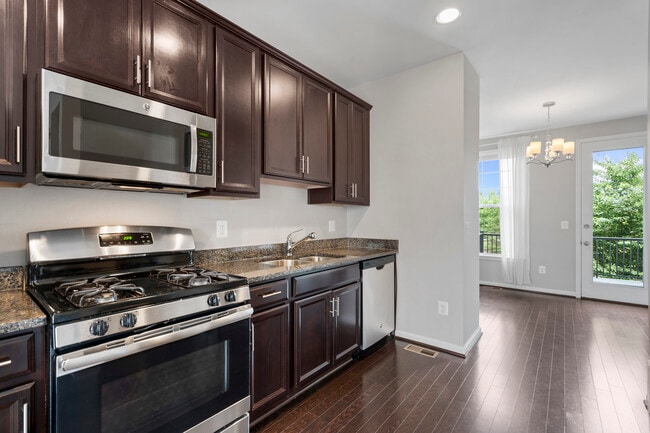 Building Photo - 42298 Lancaster Woods Sq