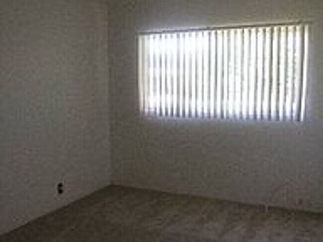 Building Photo - Charming 4-Bedroom Home in Hudson Park – L...