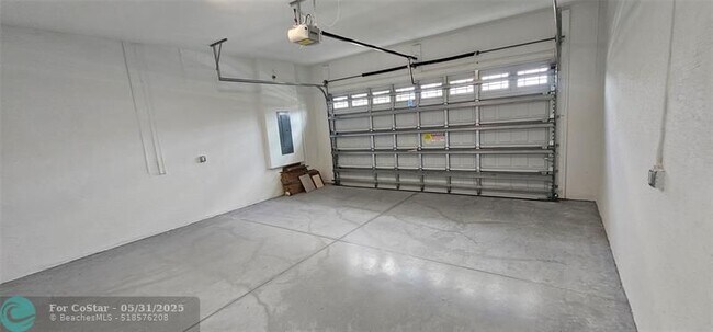 Building Photo - 5461 Empire Dr