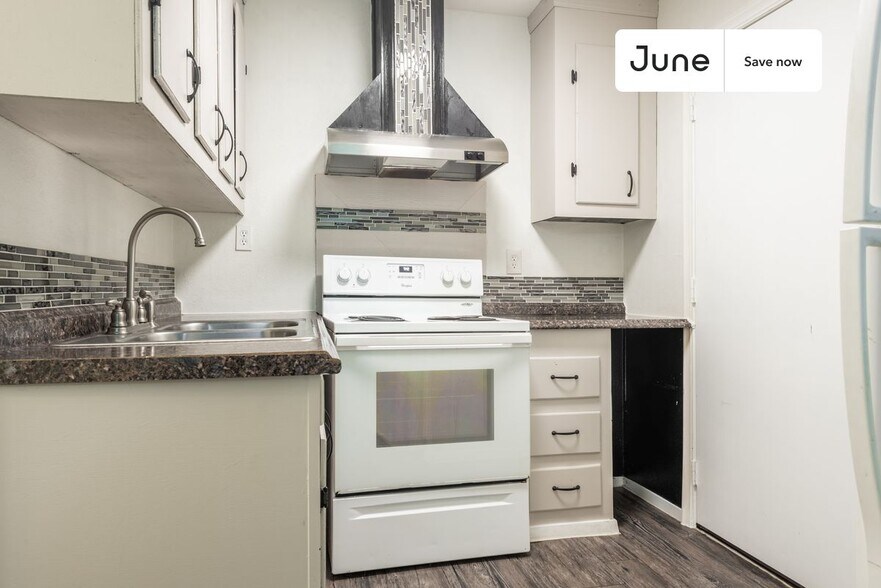 Building Photo - 6307 Chesterfield Ave